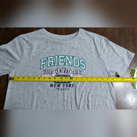 NWT FRIENDS The Television Series Women's Short Sleeve Graphic T-Shirt, Size XXL - Picture 5 of 6